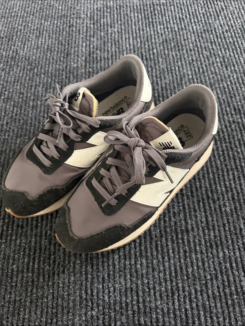 New Balance 237 Unisex Runners - Size 8 Women or Size 7 Men